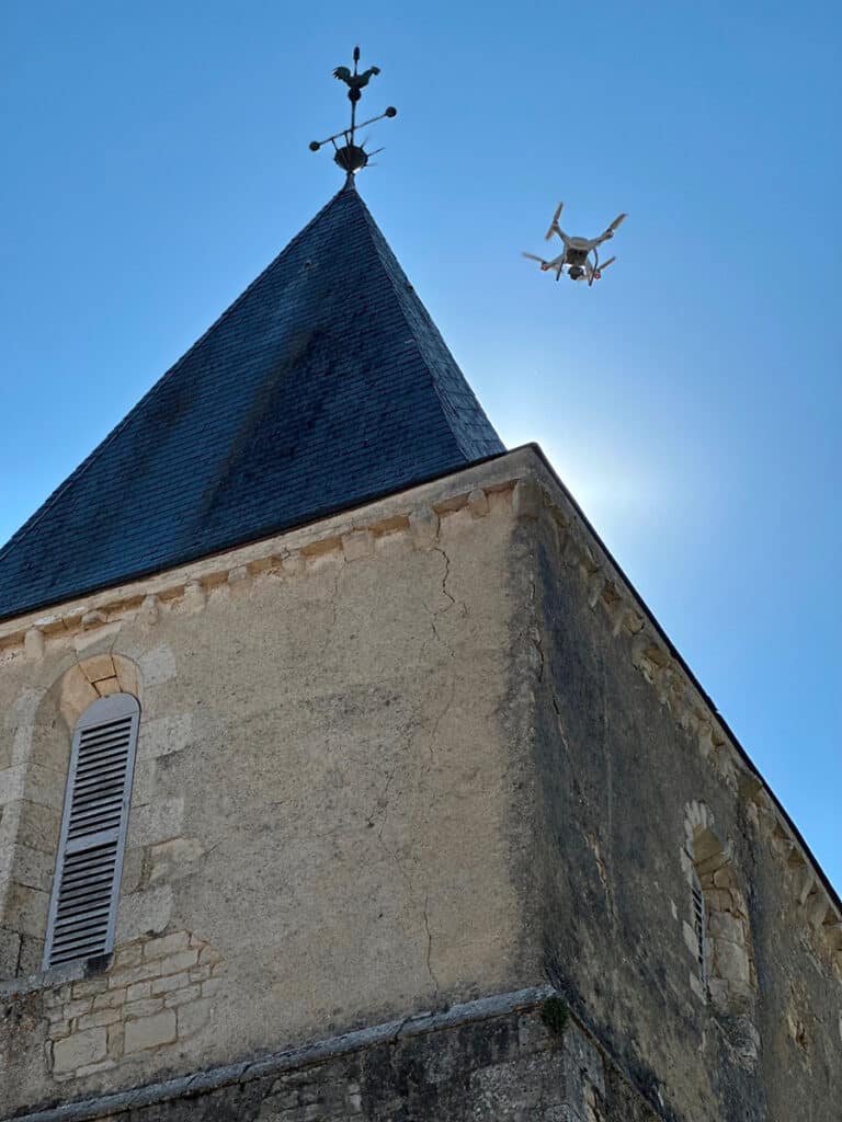 FLYING-REPORT à réalisé une cartographie détaillée en 3D de différents bâtiments (dont l’église St Gérald), permettant ainsi d'évaluer les dommages et de faciliter le travail d'expertise.